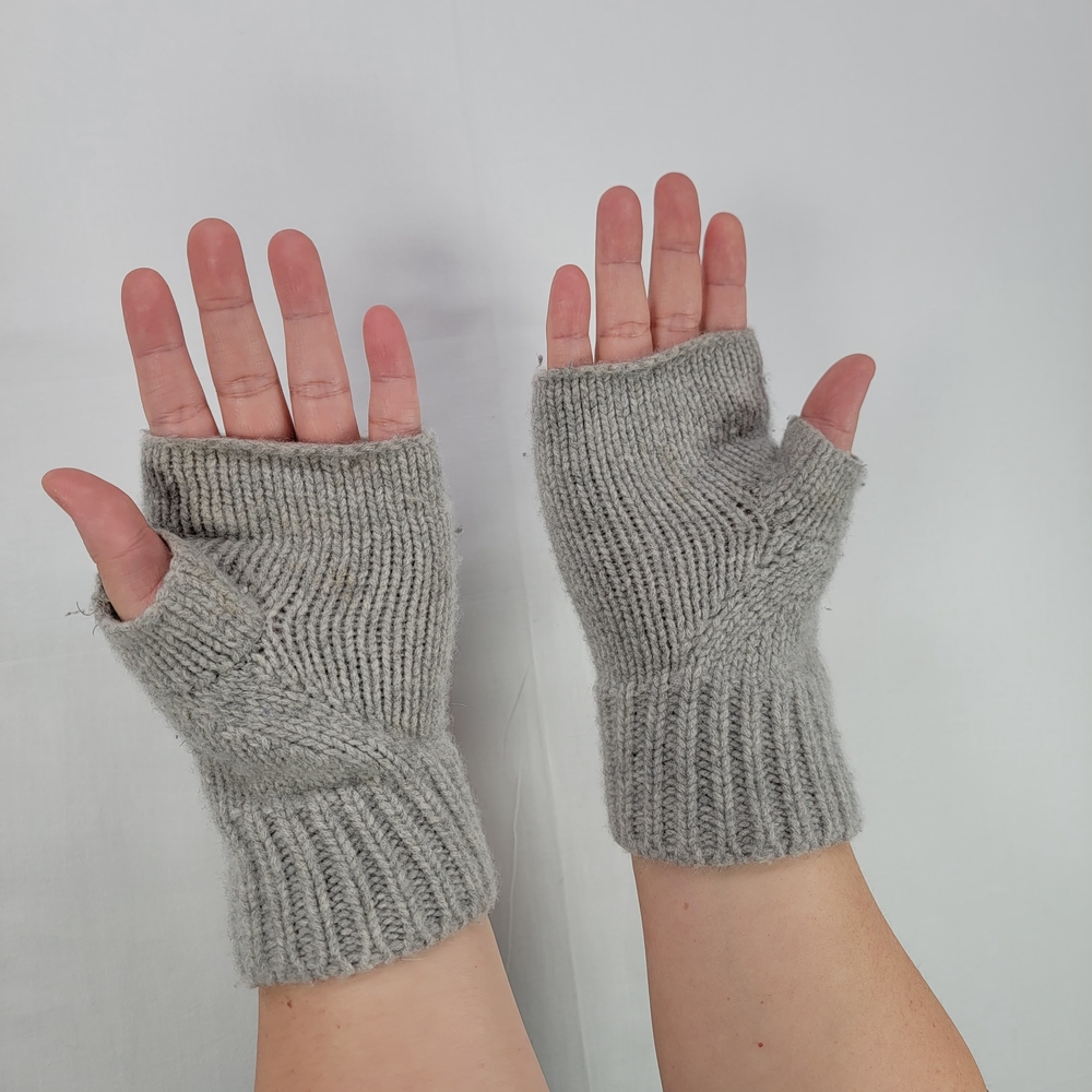 MJ.Watson Cashmere Finger Knit Gloves Mittens - Picture 2 of 5